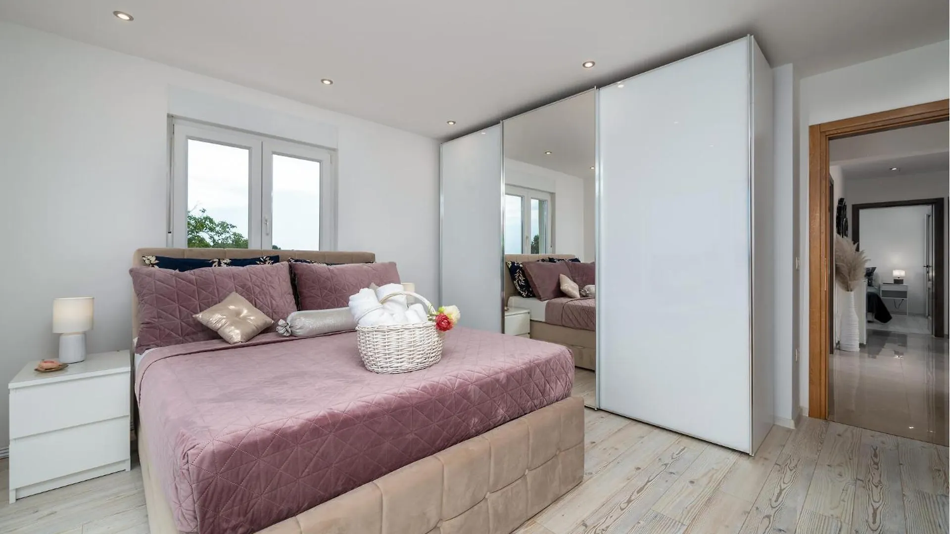 Holiday home 4 Bedroom Gorgeous Home In Pula