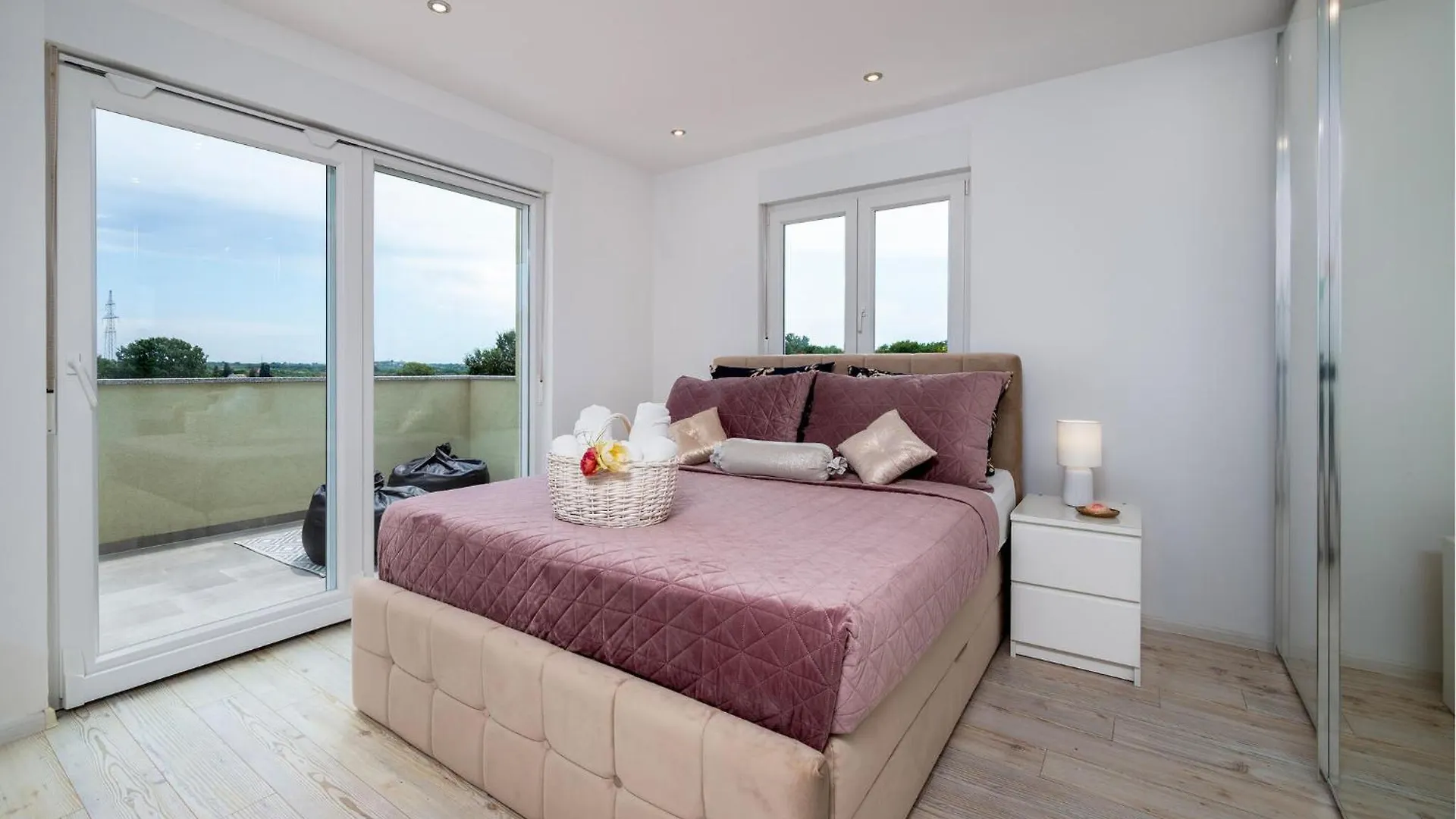 4 Bedroom Gorgeous Home In Pula Holiday home